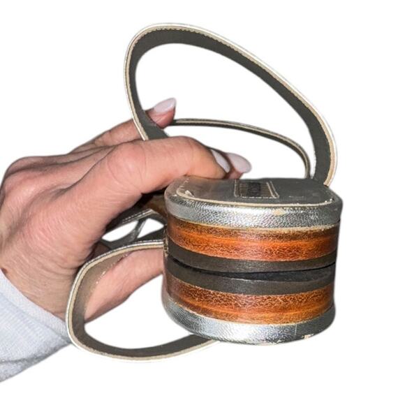 Manolo Blahnik Susa Silver Leather Flat Strappy Thong Sandal Size 37.5 - Picture 9 of 16